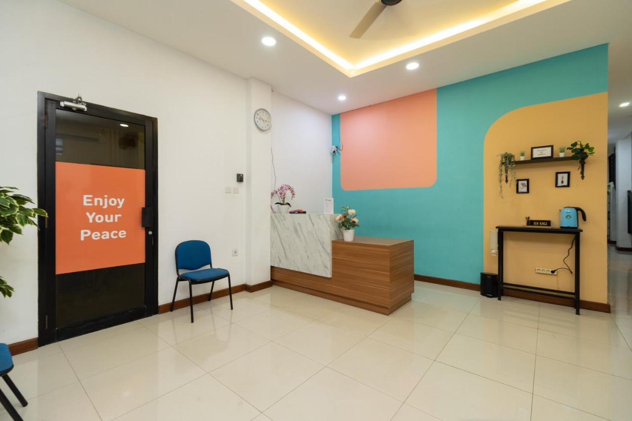 Sans Hotel Suryakencana Bogor Bagian luar foto