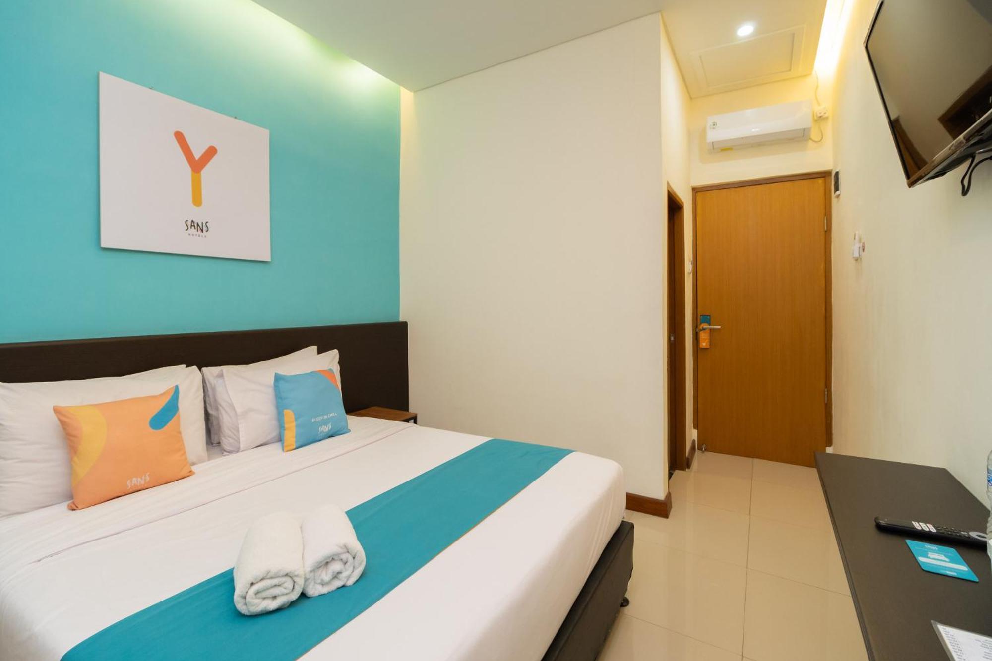 Sans Hotel Suryakencana Bogor Bagian luar foto