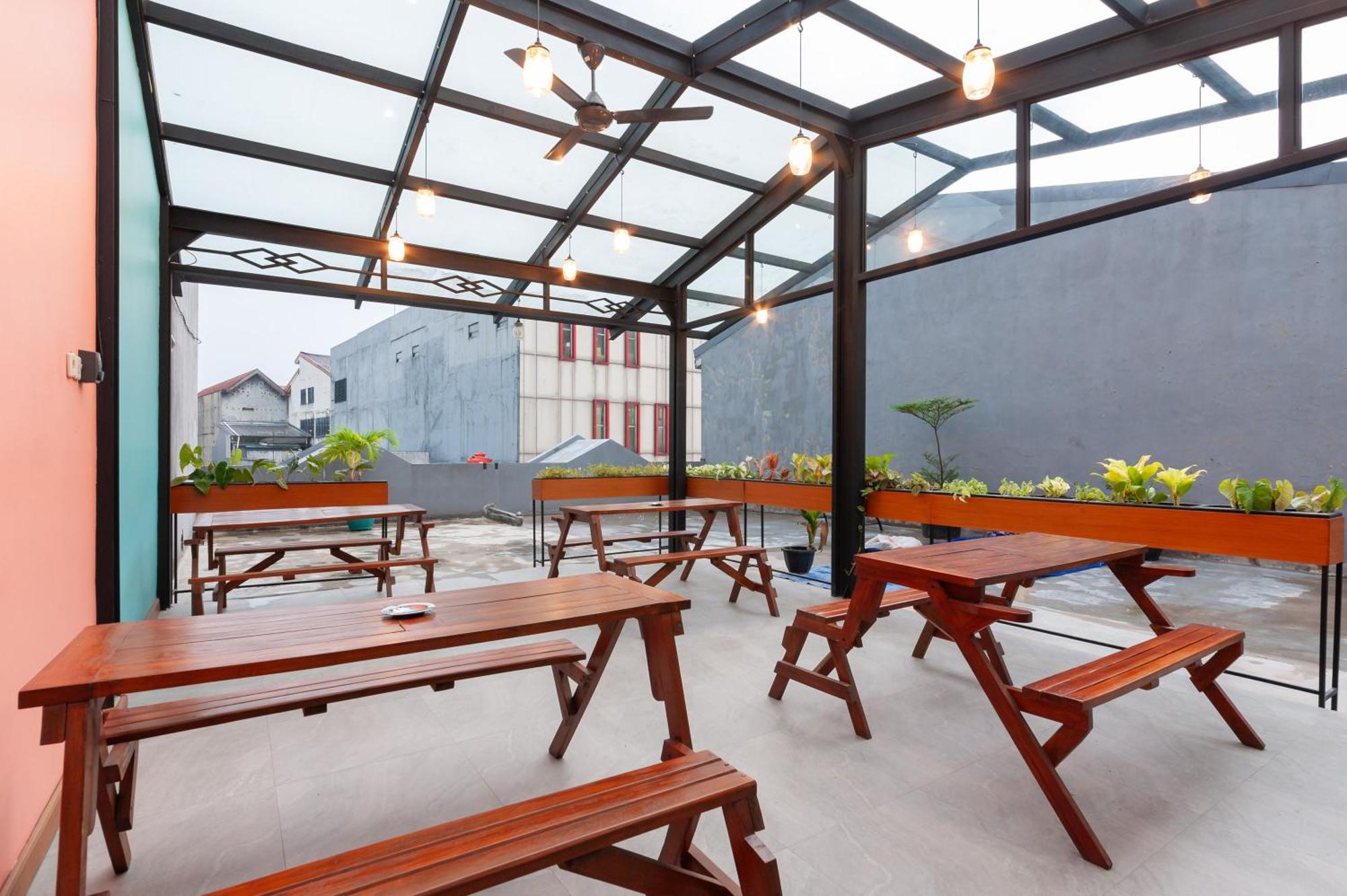 Sans Hotel Suryakencana Bogor Bagian luar foto