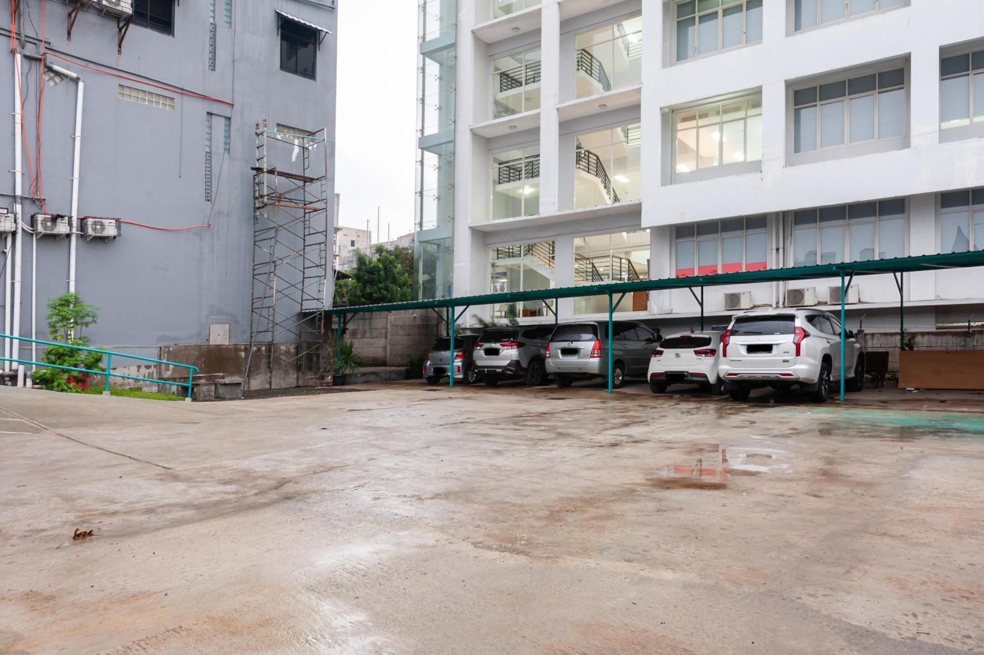 Sans Hotel Suryakencana Bogor Bagian luar foto