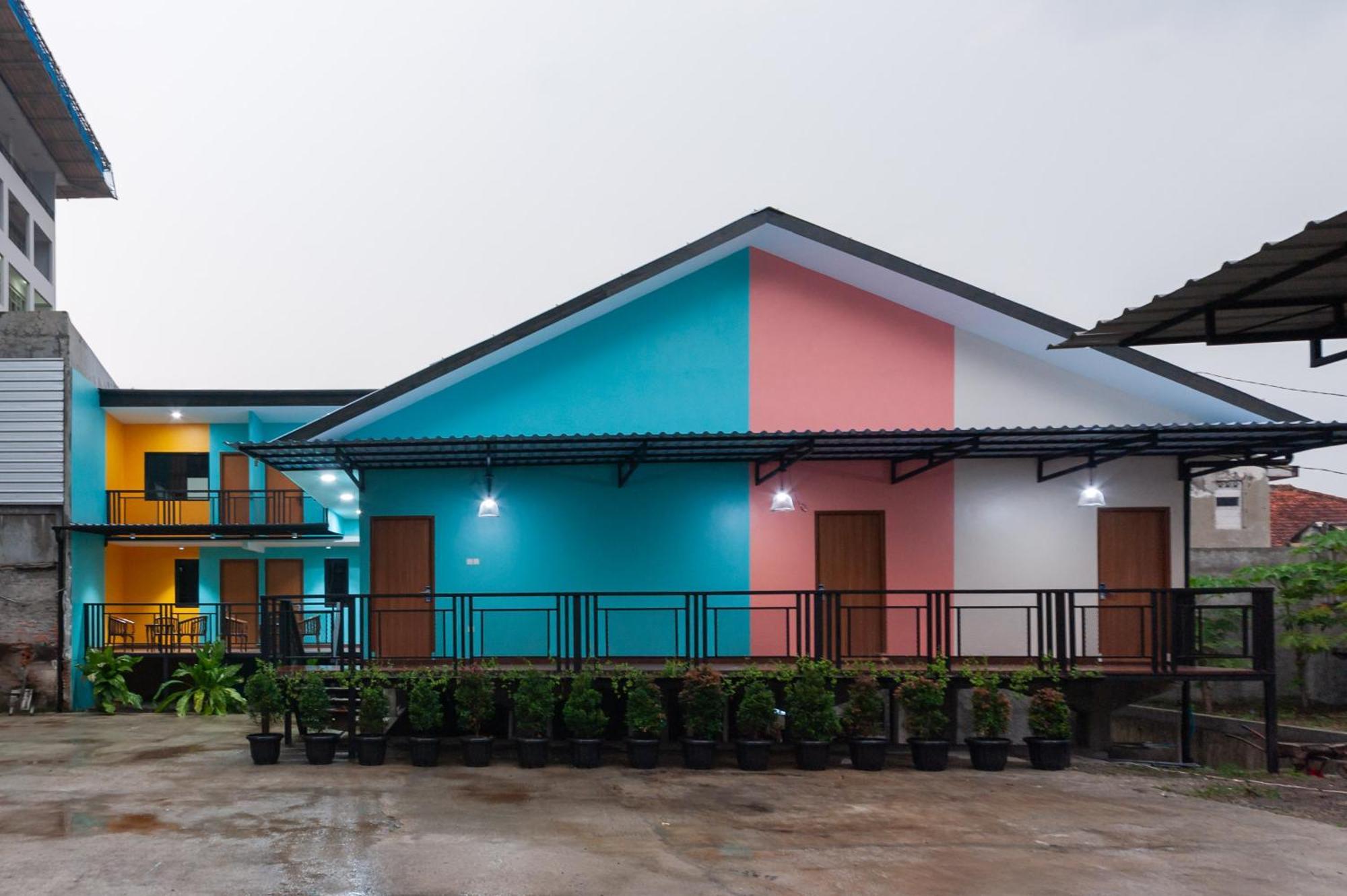 Sans Hotel Suryakencana Bogor Bagian luar foto