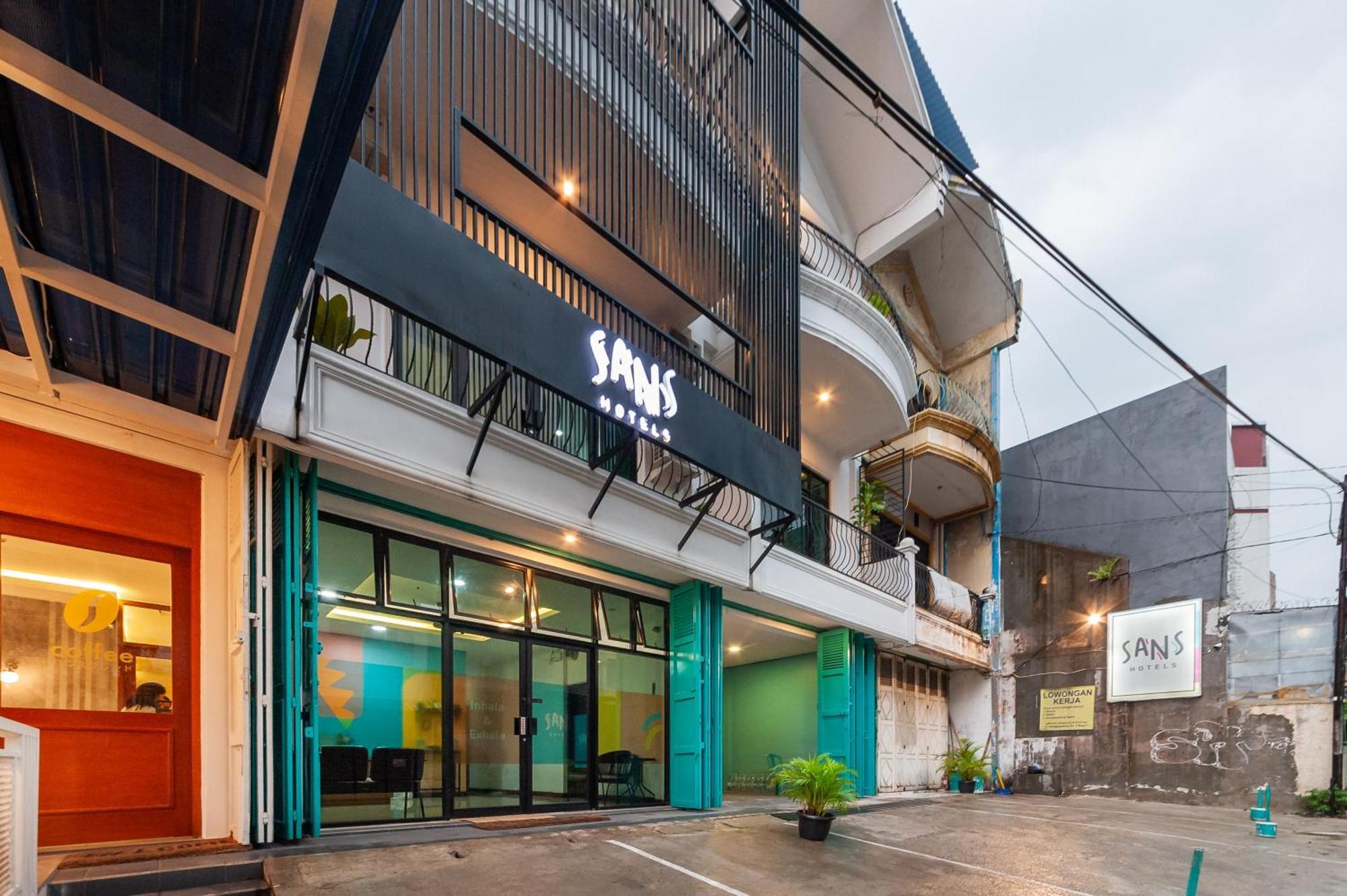 Sans Hotel Suryakencana Bogor Bagian luar foto