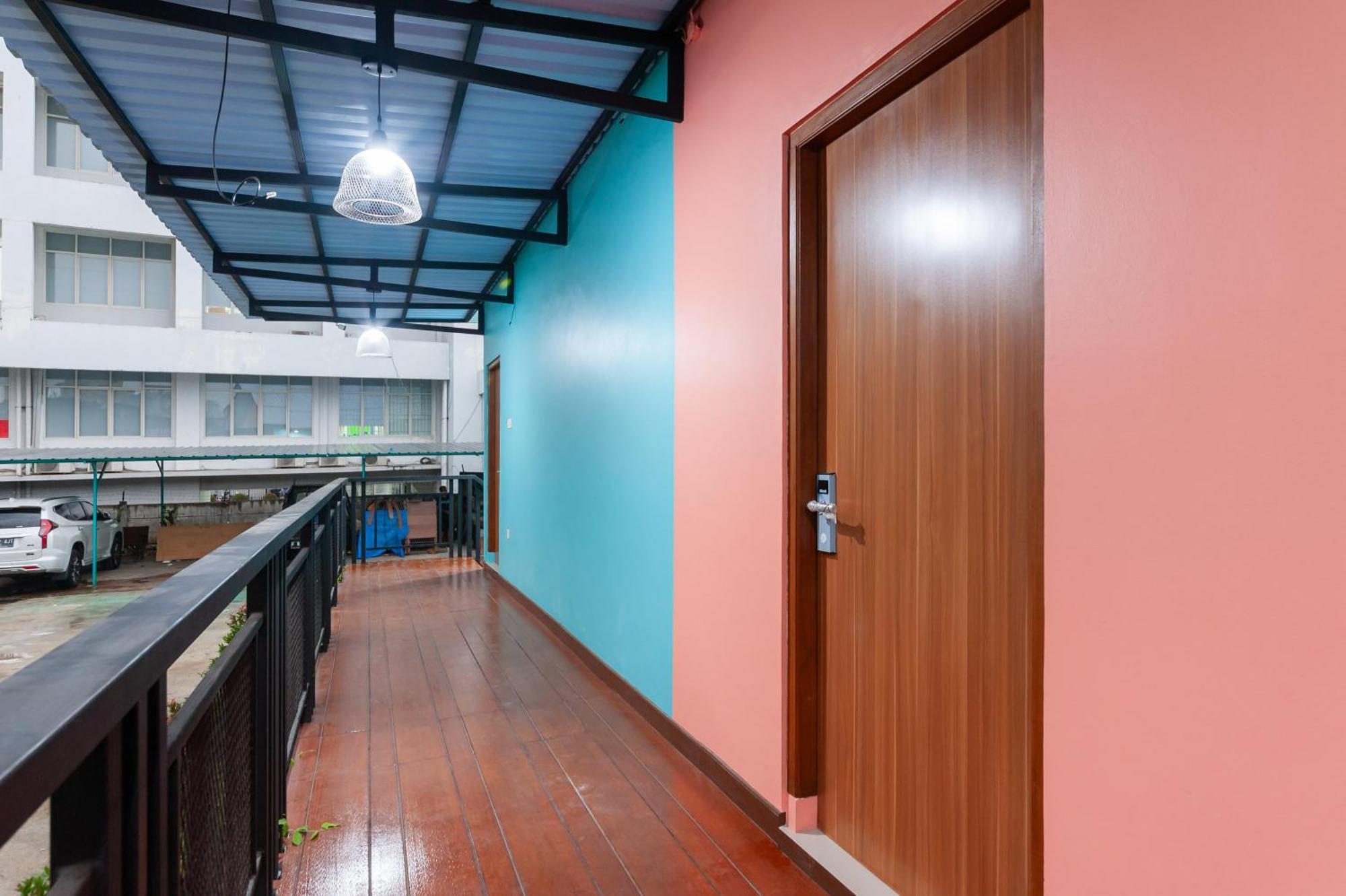 Sans Hotel Suryakencana Bogor Bagian luar foto