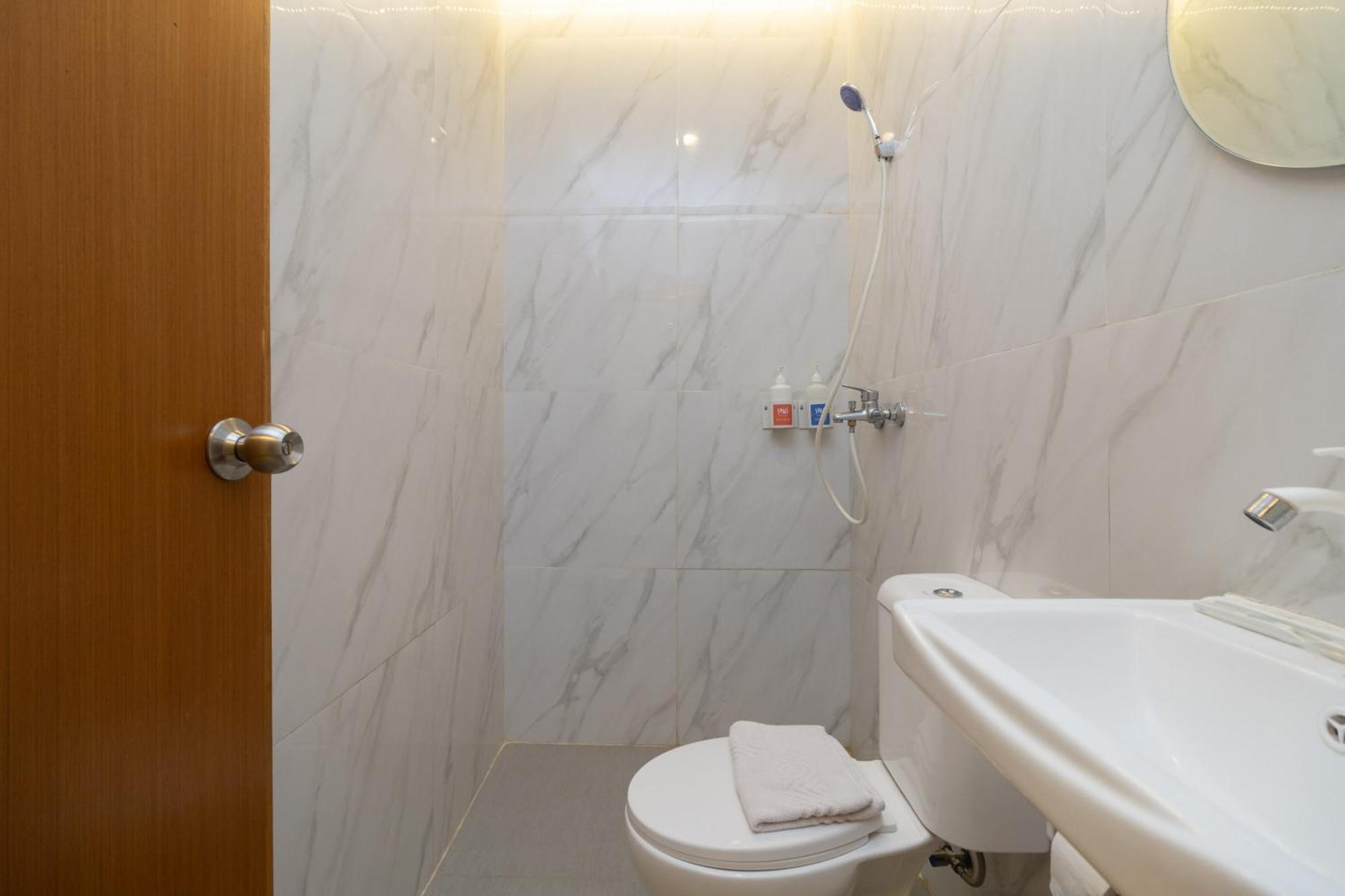 Sans Hotel Suryakencana Bogor Ruang foto