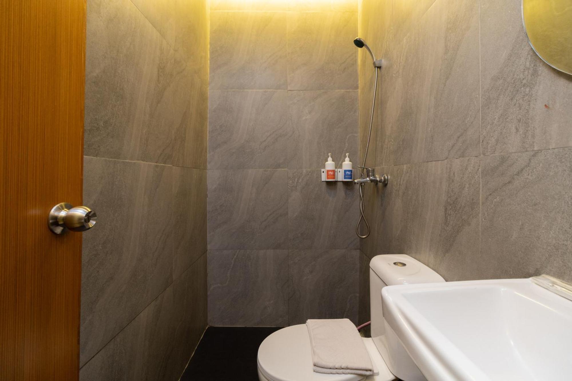 Sans Hotel Suryakencana Bogor Ruang foto